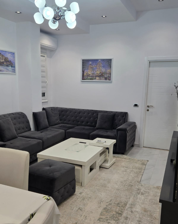 Jepet Me Qera Apartament 1+1 Komua E Parisit
