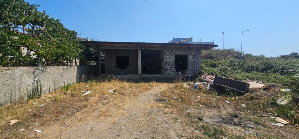 🏡 House + Land for sale 📌 Durres – Tirana Highway, near Kastrati gas station