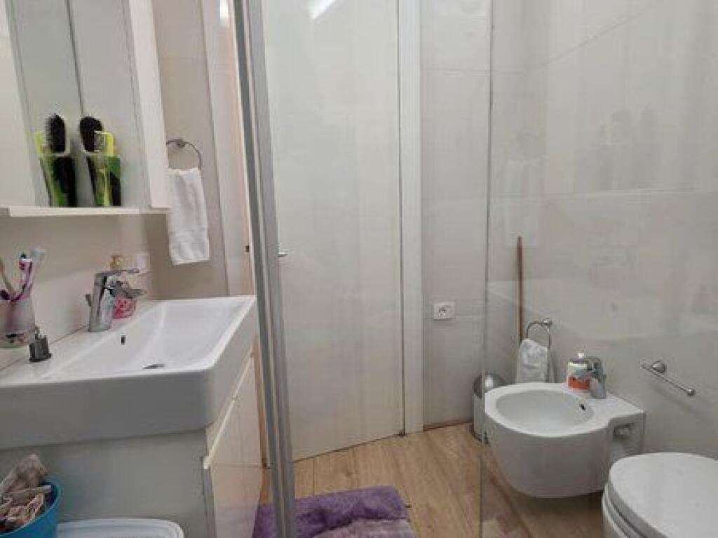 Shitet, Apartament 2+1+2, Kompleksi "Kika 2", Komuna Parisit, Tiranë.