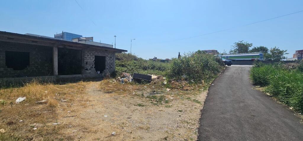 🏡 House + Land for sale 📌 Durres – Tirana Highway, near Kastrati gas station