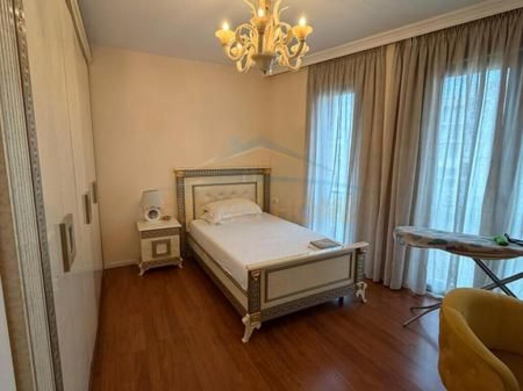 In vendita, Appartamento 3+1+2+2 Posti Auto, Via Elbasan, Tirana