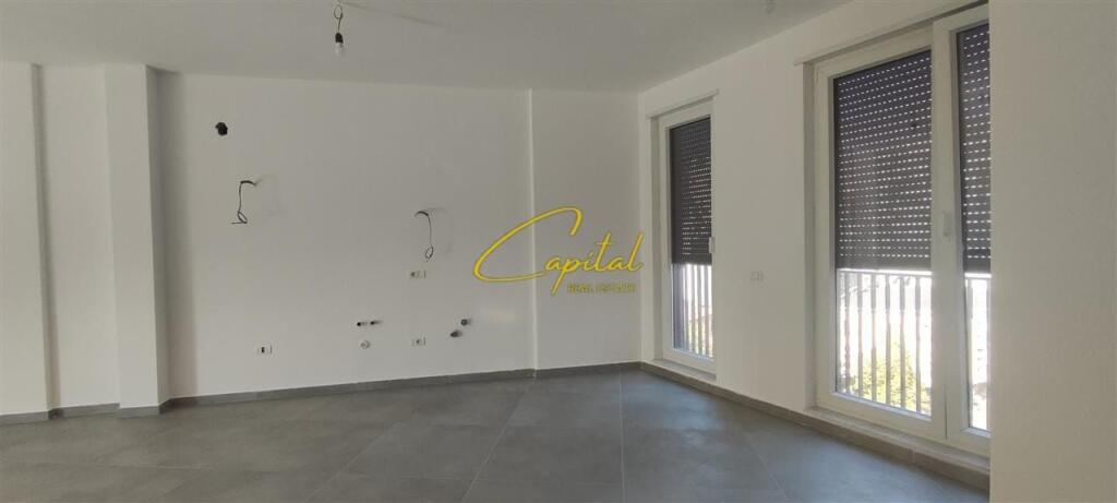 BUSINESS PREMISES FOR RENT 220 M2 CENTER 2,500 EURO