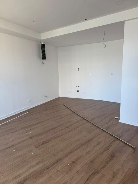 Jepet me qira apartament per zyra tek Lake View Residence
