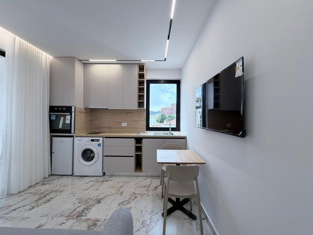 VIA DI DURRES, VENDIAMO APPARTAMENTO 1+1 E STUDIO 219.000 €
