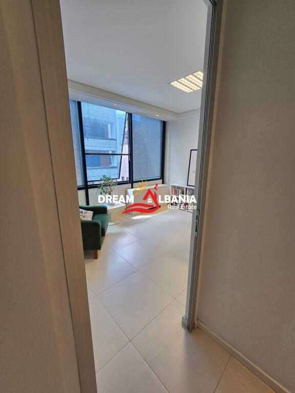 Commercial Space/Office for Sale on Elbasanit Street, near Air Albania Stadium in Tirana (ID 4161089)
