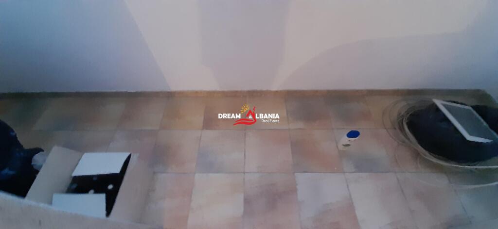 Penthouse apartment 4+1 with separate kitchen for sale on Hoxha Tasim street near Optika Roma in Tirana (ID 4139087)