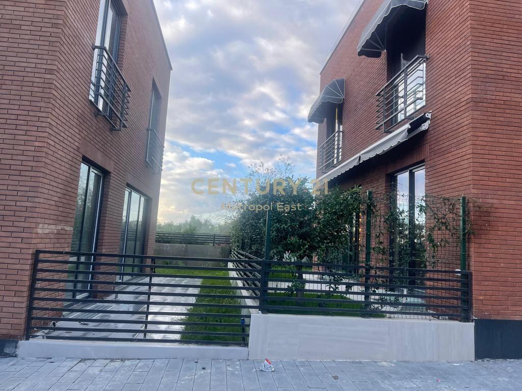 MODERN 3-STOREY VILLA WITH PRIVATE GARDEN FOR SALE IN A RESIDENTIAL AREA IN FARKE
