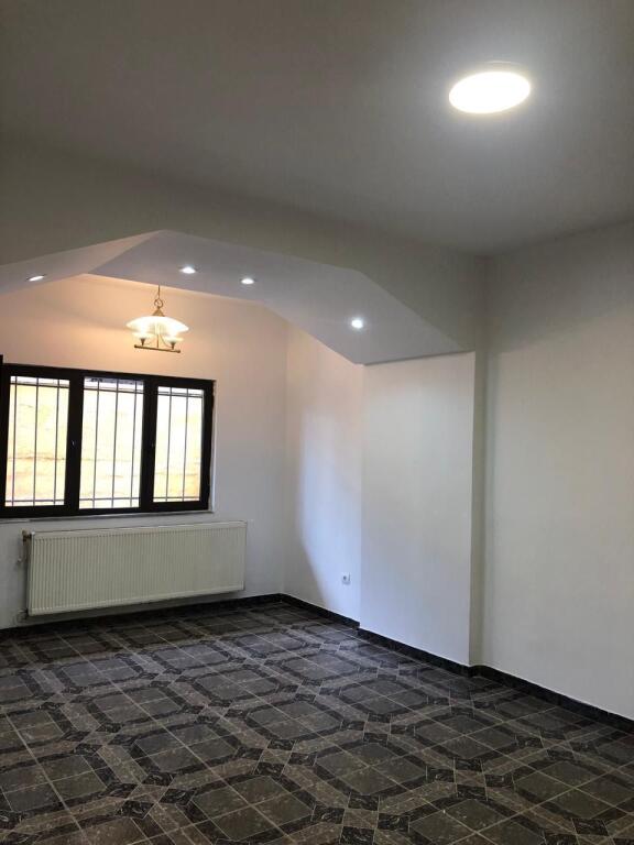 Jepet ambient me qira pranë Spitalit Gjerman