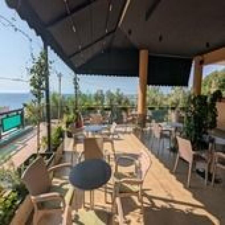 LOCALI COMMERCIALI IN VENDITA SUL LUNGOMARE DI VLORA