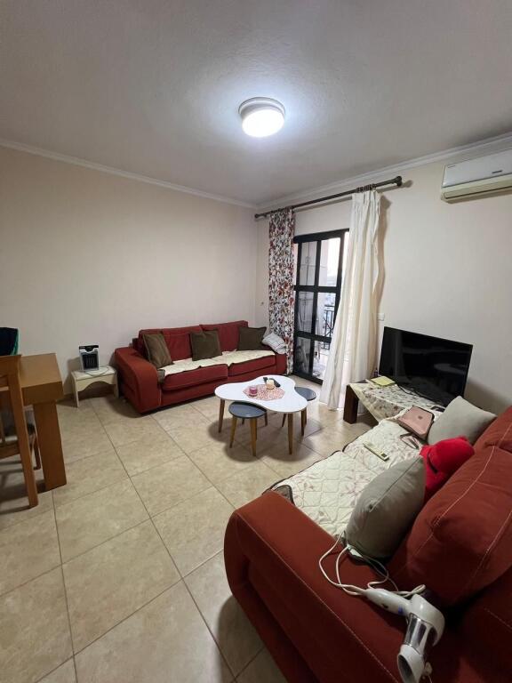 Shitet Apartament 1+1+Ballkon 125.000€ Kinostudio, Ministria e Kultures, Tirane