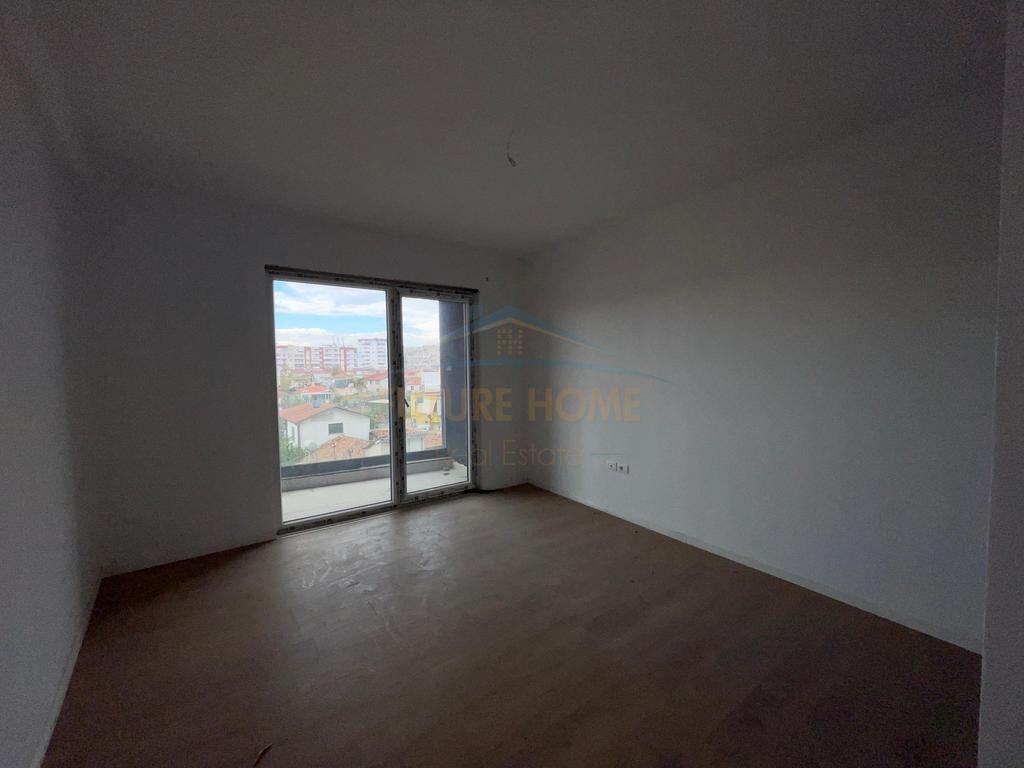 Shitet, Apartament 2+1+2, Rruga Jordan Misja, Tirane