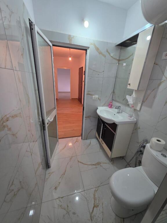 🏡 VENDESI 2+1 con due balconi 📍Scuola Maria Kaculini, Palazzo dello Sport 💰 Prezzo: 115.000€