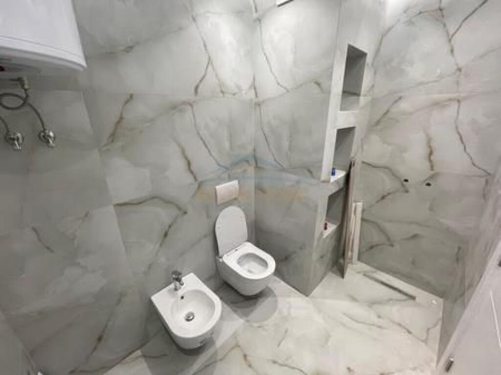 Shitet, Apartament 2+1, Pazari i Ri, Tiranë.