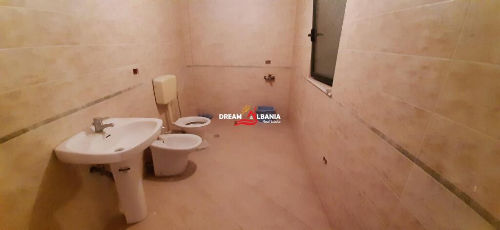Penthouse apartment 4+1 with separate kitchen for sale on Hoxha Tasim street near Optika Roma in Tirana (ID 4139087)