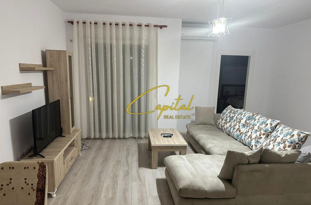 APARTAMENT ME QERA 1+1 PROKURORIA E TIRANES 600 EURO