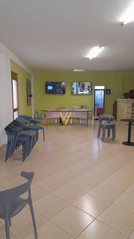 LOCALE COMMERCIALE 200 M2 IN AFFITTO A KODRA E DIELLIT 1.400 EURO