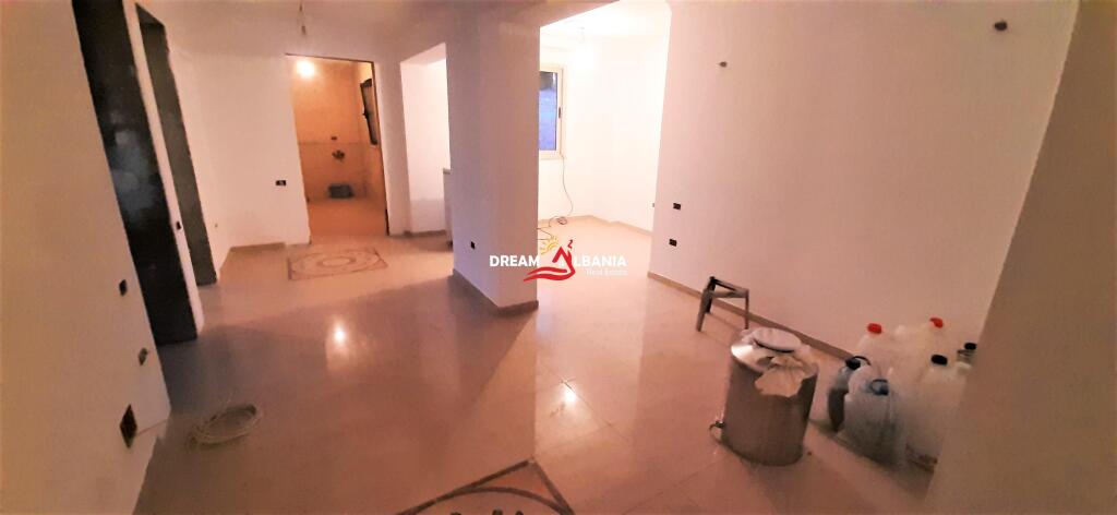 Penthouse apartment 4+1 with separate kitchen for sale on Hoxha Tasim street near Optika Roma in Tirana (ID 4139087)