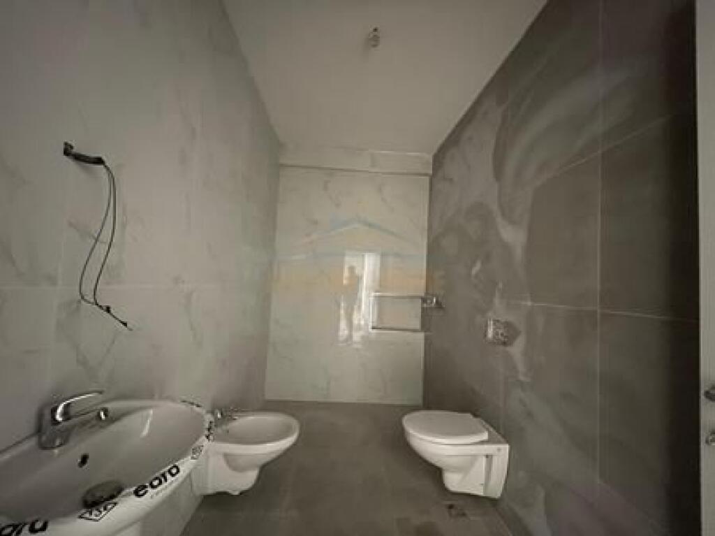 Shitet, Apartament 2+1+2, Rruga Jordan Misja, Tirane