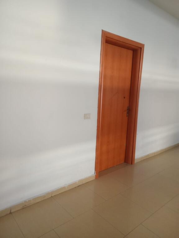 Jepet me qira zyrë profesionale 25 m² në Vollgë, Durrës