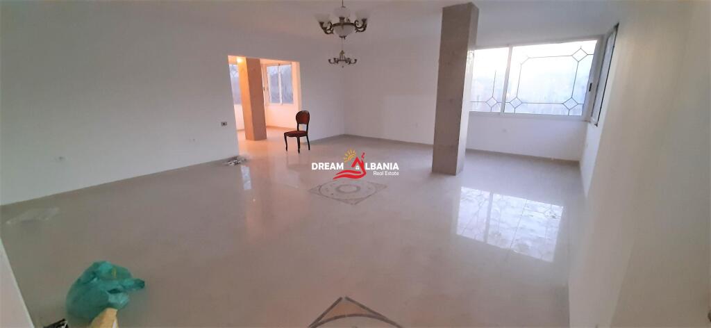 Penthouse apartment 4+1 with separate kitchen for sale on Hoxha Tasim street near Optika Roma in Tirana (ID 4139087)