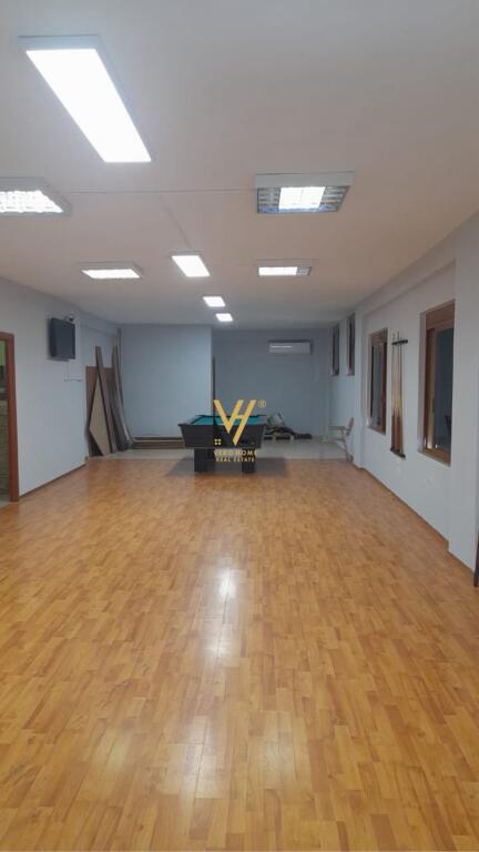 LOCALE COMMERCIALE 200 M2 IN AFFITTO A KODRA E DIELLIT 1.400 EURO