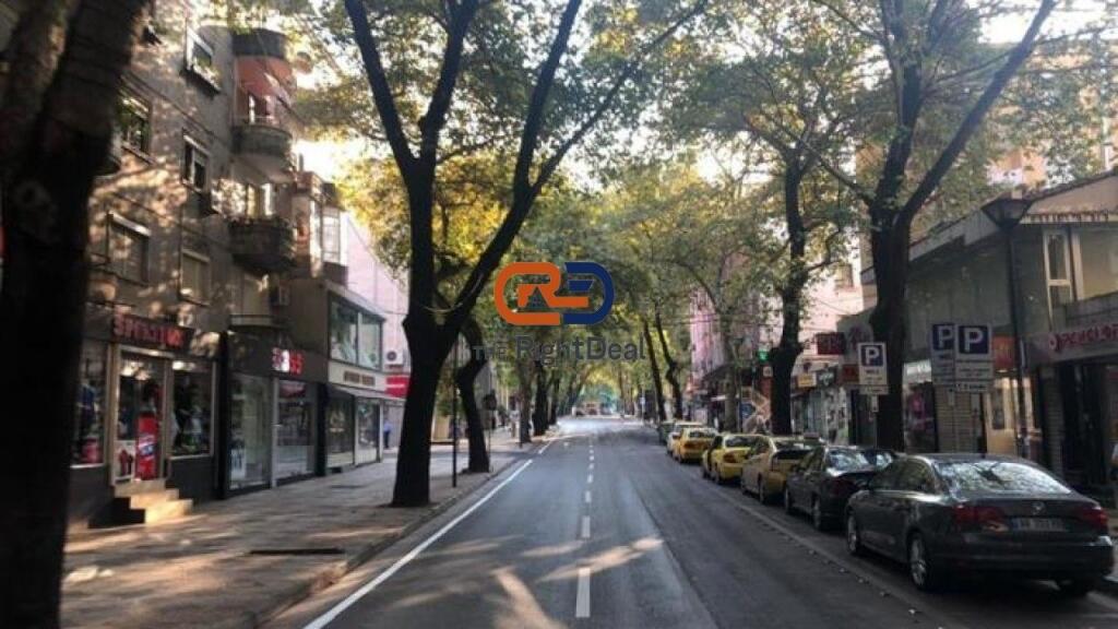 OCCASIONE !! A Myslym Shyr, Sulla Strada Principale, Locale Commerciale in Vendita !!