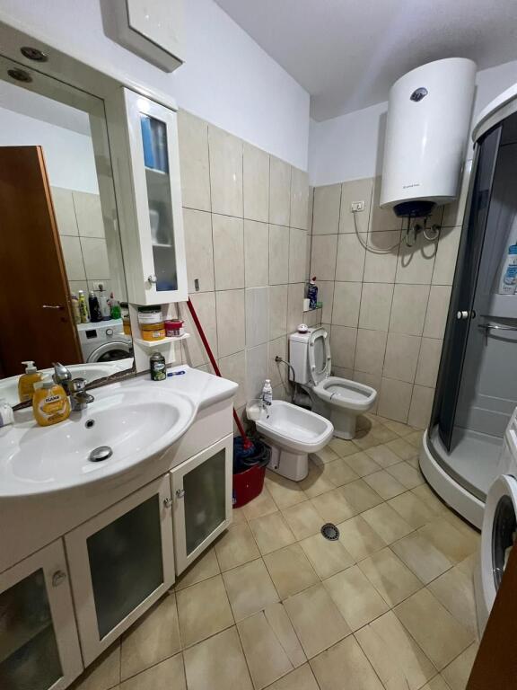 Shitet Apartament 1+1+Ballkon 125.000€ Kinostudio, Ministria e Kultures, Tirane
