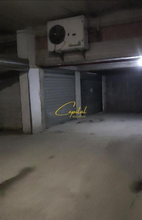 VENDESI MAGAZZINO-GARAGE 45 M2 COMUNE DI PARIGI 50.000 EURO