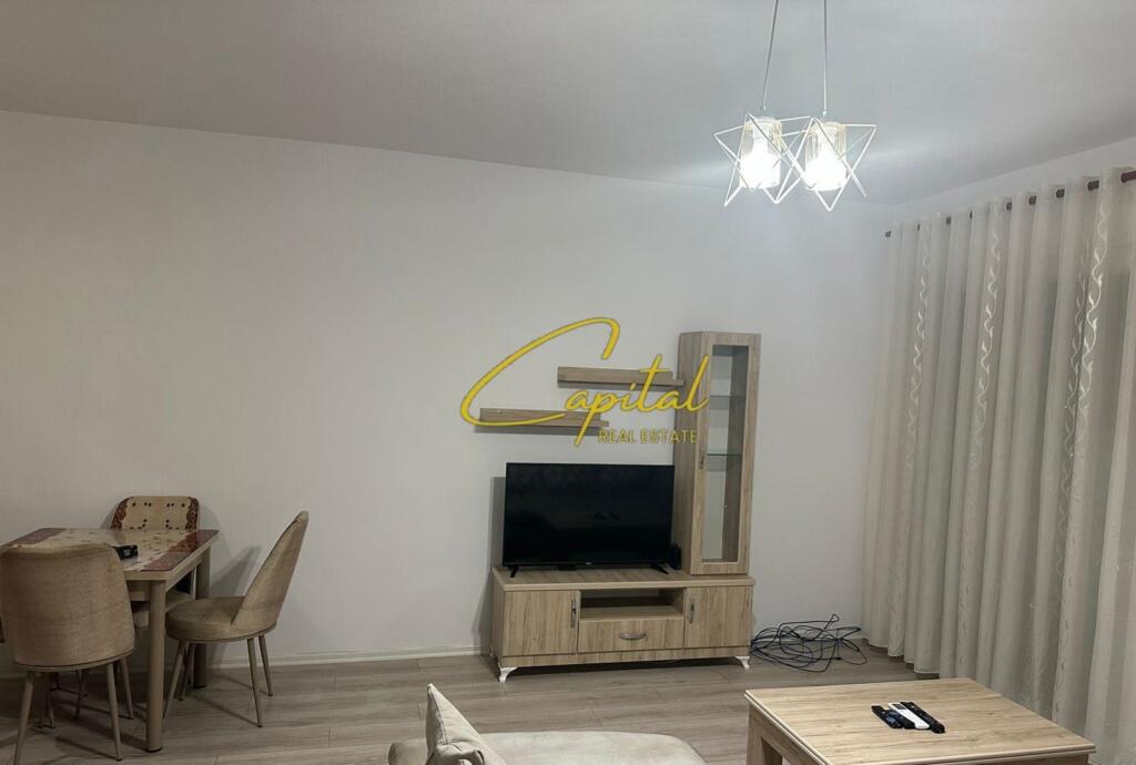 APARTAMENT ME QERA 1+1 PROKURORIA E TIRANES 600 EURO