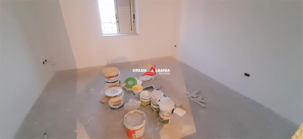Penthouse apartment 4+1 with separate kitchen for sale on Hoxha Tasim street near Optika Roma in Tirana (ID 4139087)