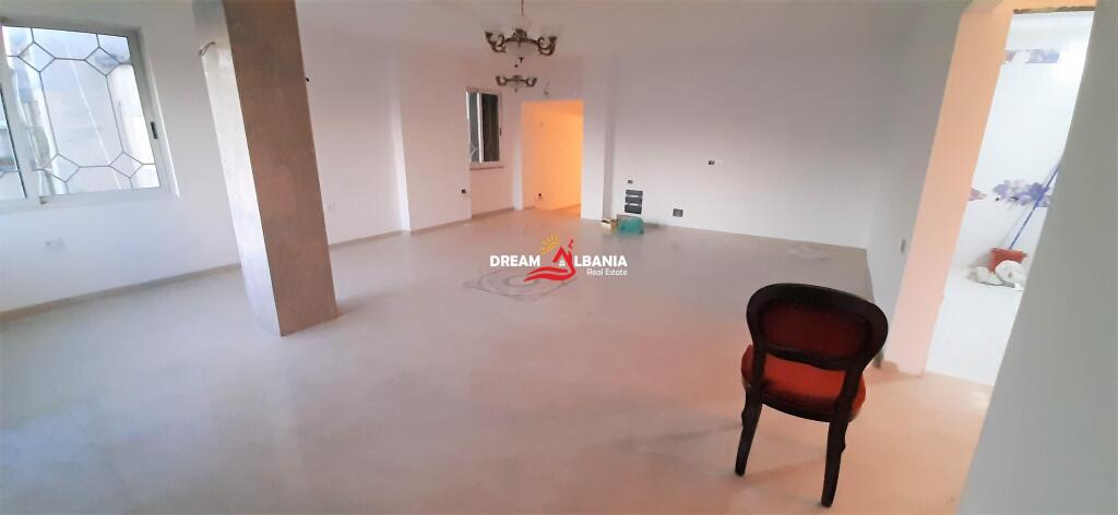 Penthouse apartment 4+1 with separate kitchen for sale on Hoxha Tasim street near Optika Roma in Tirana (ID 4139087)