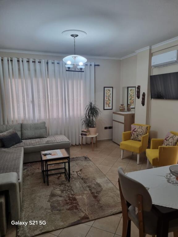 Appartamento 1+1+2 in affitto in Via Petro Nini Luarasi 60.000 Leke