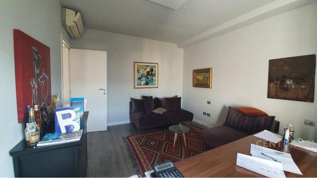 ZYRE ME QERA TE HILTON, PRANE DELIJORGJIT! 3,000 € /Muaj