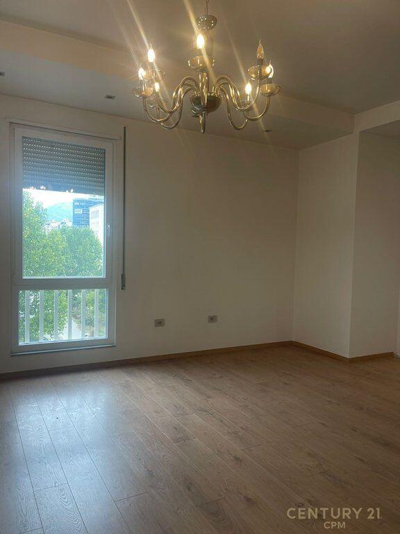 Ufficio Moderno 2+1+2 in Affitto vicino alla Guardia, Ish-Blloku 1.700 € /Mese