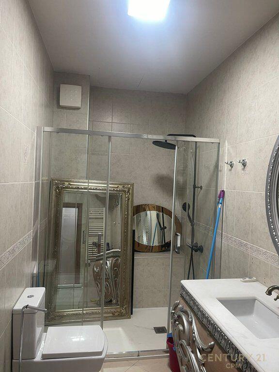 Ufficio Moderno 2+1+2 in Affitto vicino alla Guardia, Ish-Blloku 1.700 € /Mese