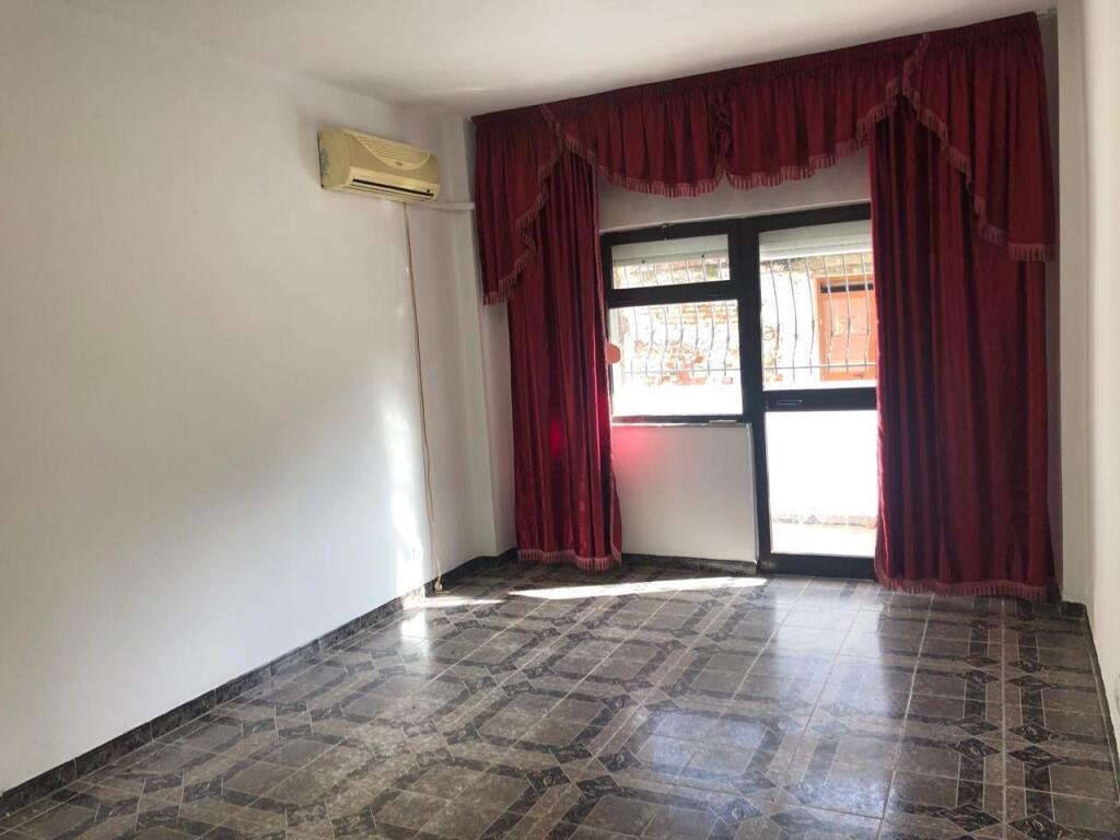 Jepet ambient me qira pranë Spitalit Gjerman