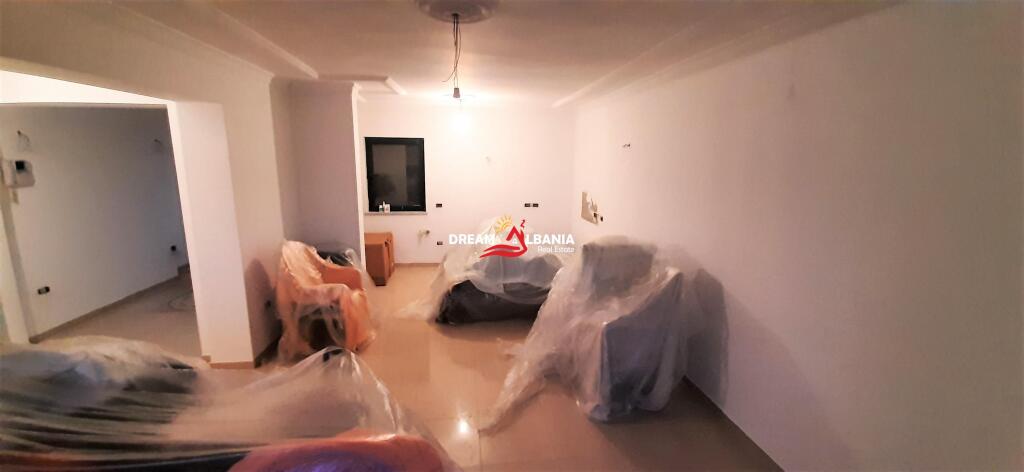 Penthouse apartment 4+1 with separate kitchen for sale on Hoxha Tasim street near Optika Roma in Tirana (ID 4139087)