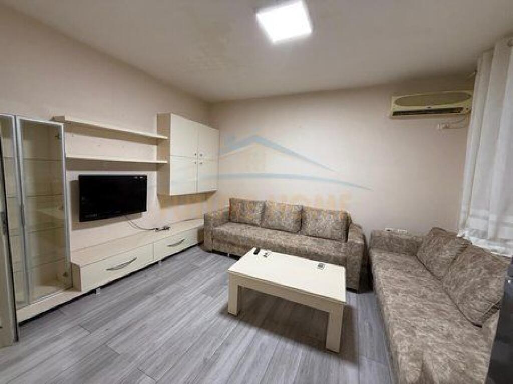 Shitet, Apartament 1+1, Myslym Shyri