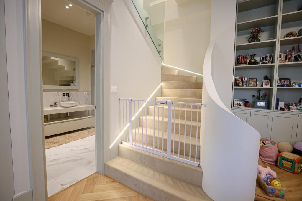 Vendesi DUPLEX a forma di VILLA 480.000€ Kodra e Diellit, Tirana