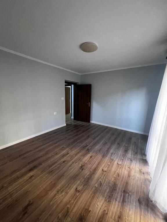 Appartamento 2+1+Balcone in vendita 130.000€ Oxhaku, Tirane