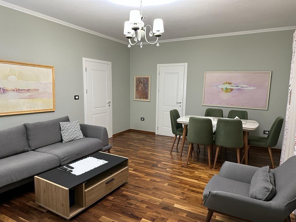 Shitet apartament 3+1+2+bllk