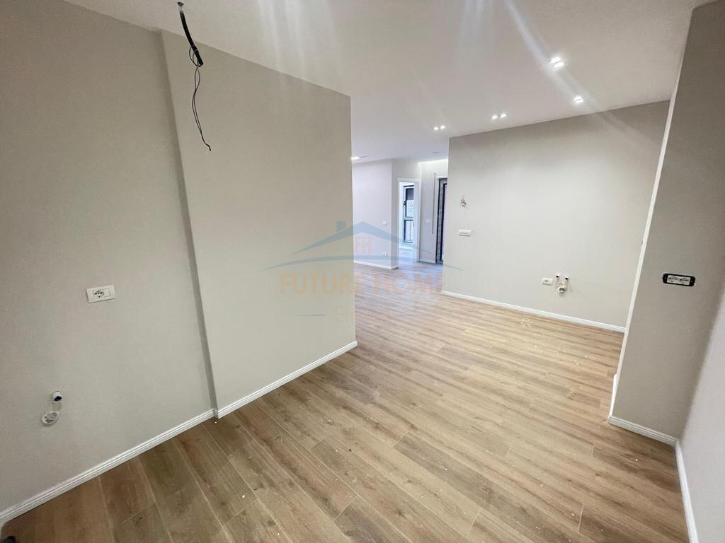 Shitet, Apartament 2+1, Pazari i Ri, Rruga Qemal Stafa Tiranë.