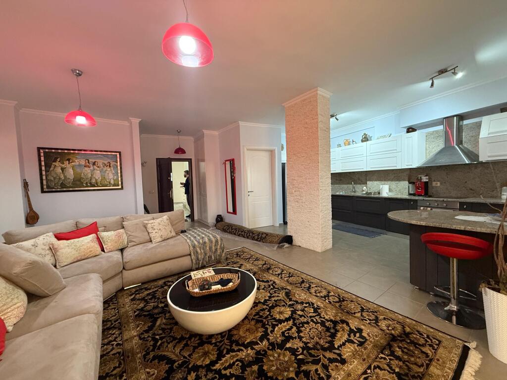 🏡 Appartamento spazioso 2+1+2 con 3 balconi in affitto