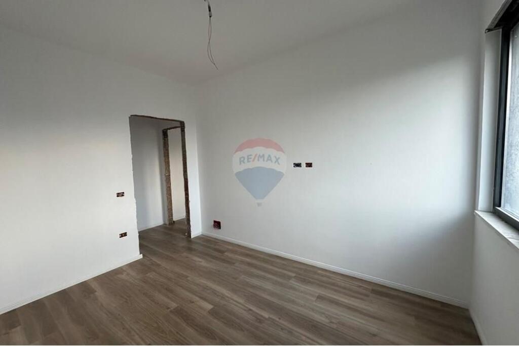 Shitet, Apartament 2+1 , Liqeni i Thatë