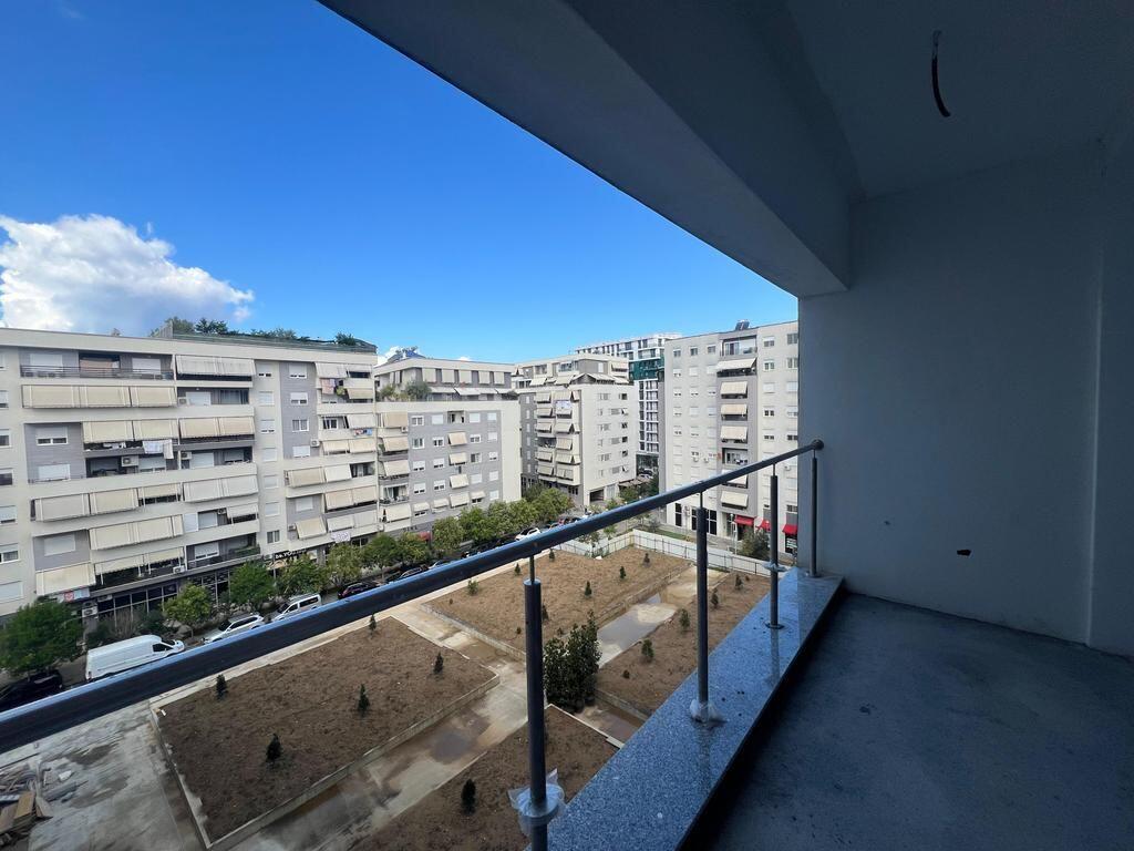 VENDIAMO APPARTAMENTO 2+1+2 PRESSO IL COMUNE DI PARIGI COMPLESSO KIKA!! 330,000 €
