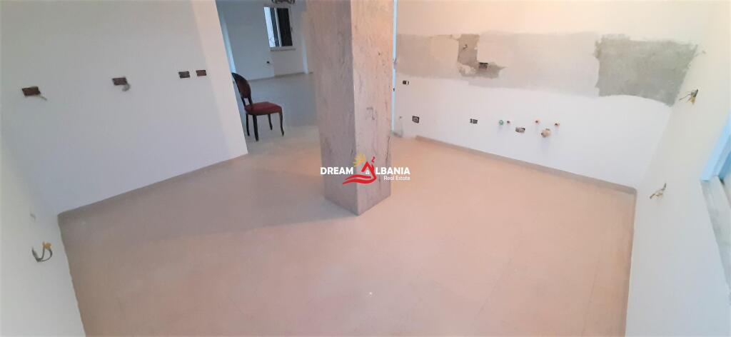 Penthouse apartment 4+1 with separate kitchen for sale on Hoxha Tasim street near Optika Roma in Tirana (ID 4139087)