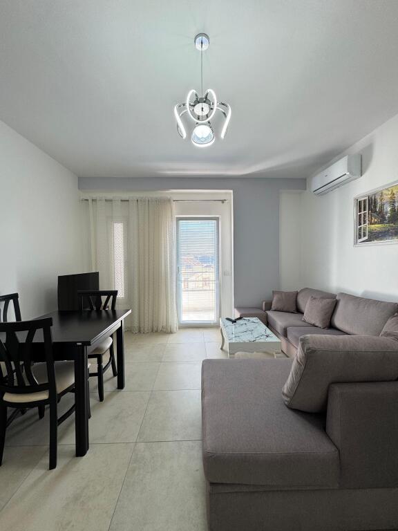 📍 Apartment 1+1 for rent – Industrial Market, Durrës