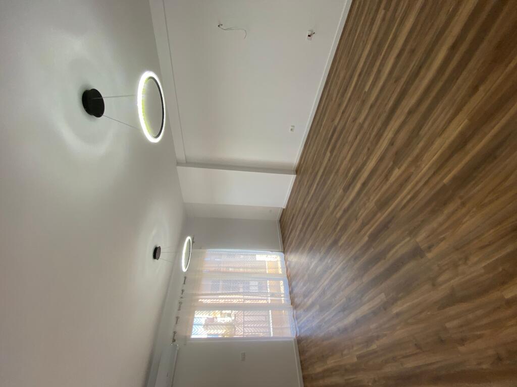2+1, empty only with false ceiling, 800 euros, near the red school