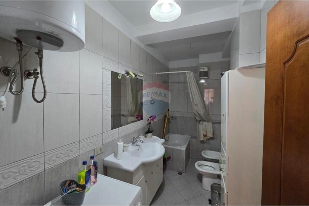 Apartament me qira 3+1+2 Komuna Parisit