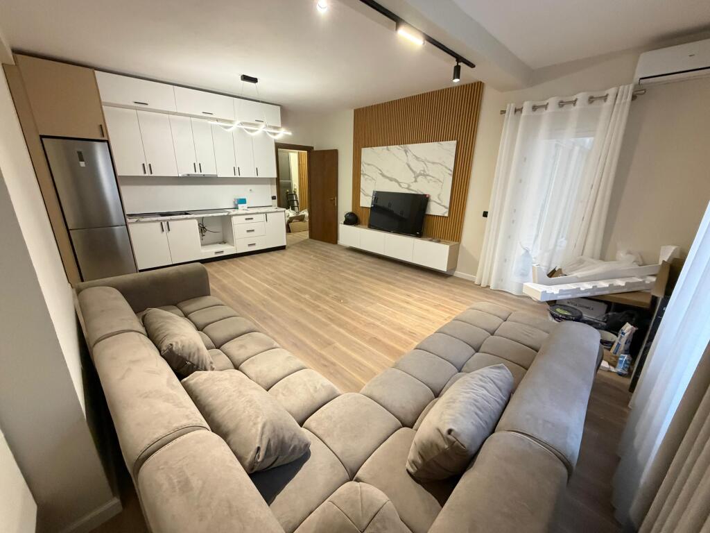Apartment for sale 2+1+2 📍 Misto Mame, Çabej buildings – Thoma Koxhaj street 📐 101 m² | 2nd floor with elevator 📑 With mortgage – possibility to buy with credit  🛋️ Fully furnished, never lived in before 🌅 West orientation 🌀 Distributing corridor 🩳 Balcony connecting all rooms  💶 Price: 16,000,000 lek